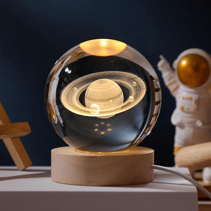 Luminária de Mesa Sistema Solar 3D em Cristal com Base de Madeira